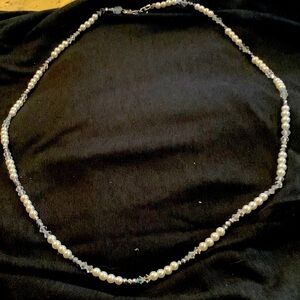 Elegant Pearl and Crystal Necklace